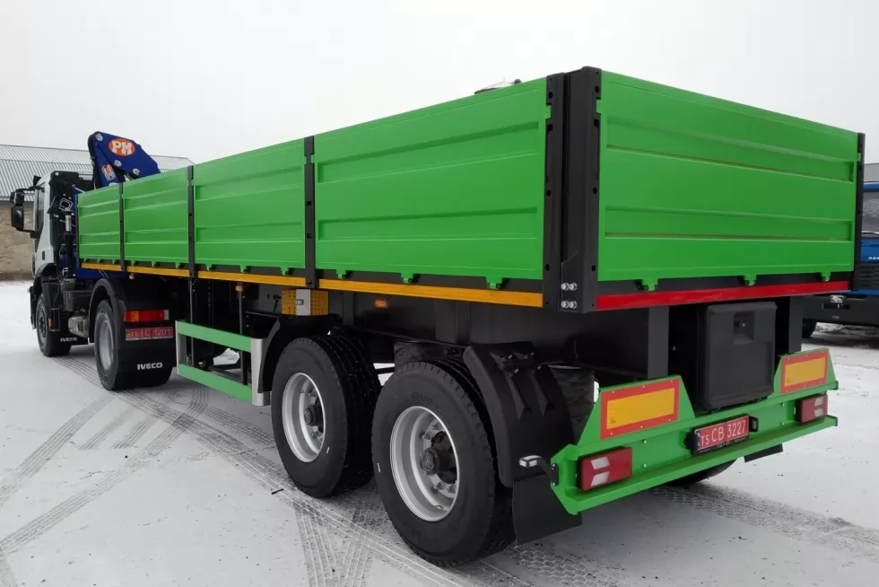 Новая разработка Техкомплект: кран манипулятор PM 15.5 за кабиной седельного тягача IVECO Stralis 420, фото 7