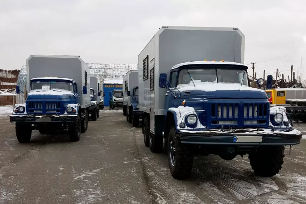 Пять автомобилей ЗИЛ-131 с большим пробегом обзавелись новыми вахтовыми фургонами, фото 9