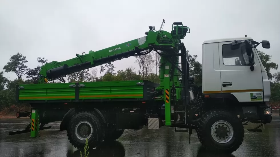 На Черниговоблэнерго отправляется работать новая бурильно-крановая установка DASAN на базе МАЗ, фото 2