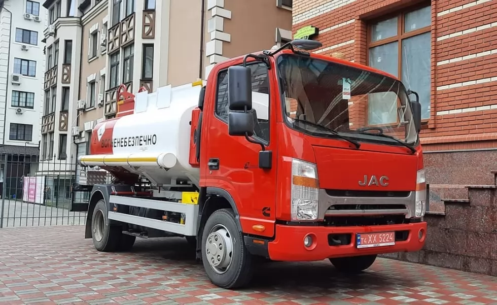 Славдорстрой приобрел еще один автотопливозаправщик 5 м <sup loading=