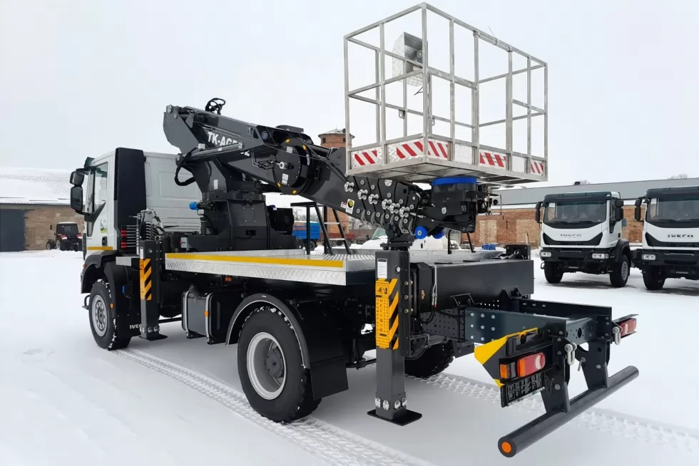 Для восстановления Донбасса сделан новый мощный автогидроподъемник, фото 2