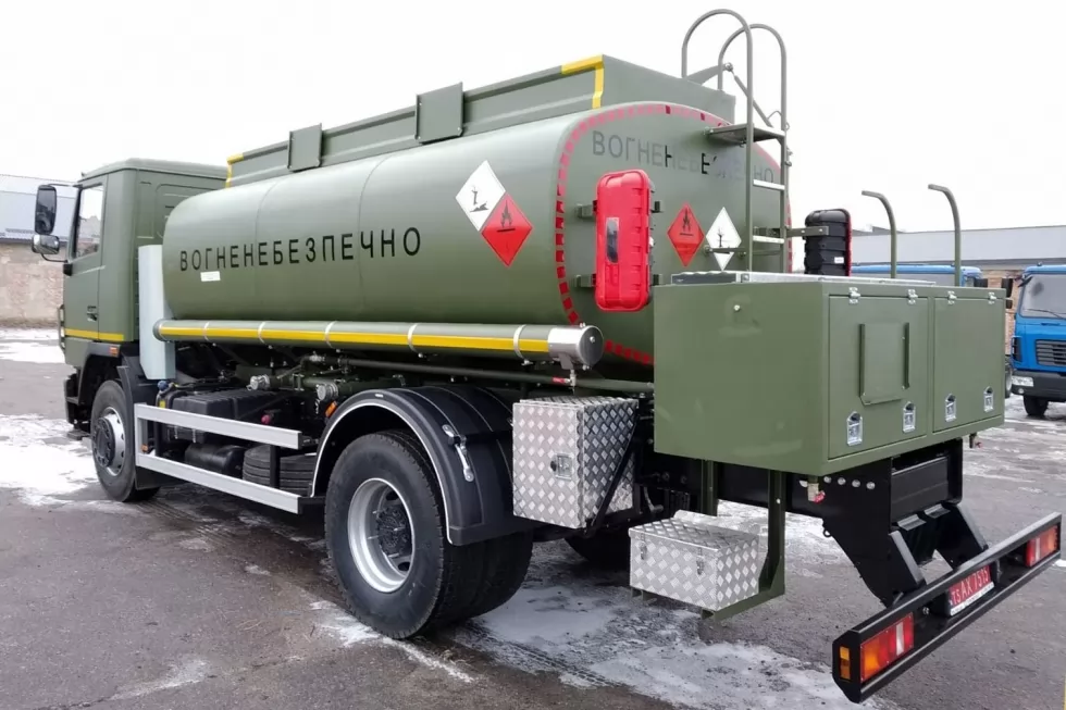 военный бензовоз маз