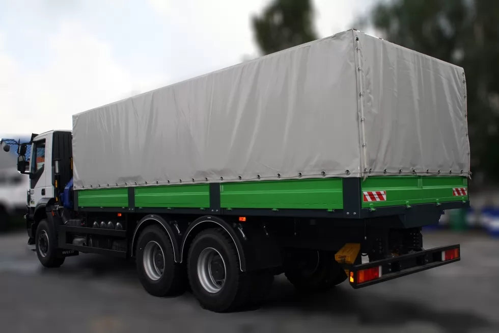 На Заводе спецтехники Техкомплект сделали бортовой большегруз IVECO с крано-манипуляторной установкой PM, фото 1