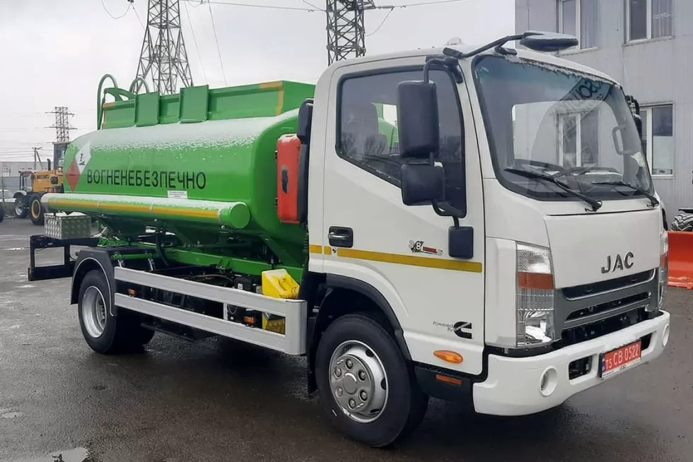 топливозаправщик jac n82