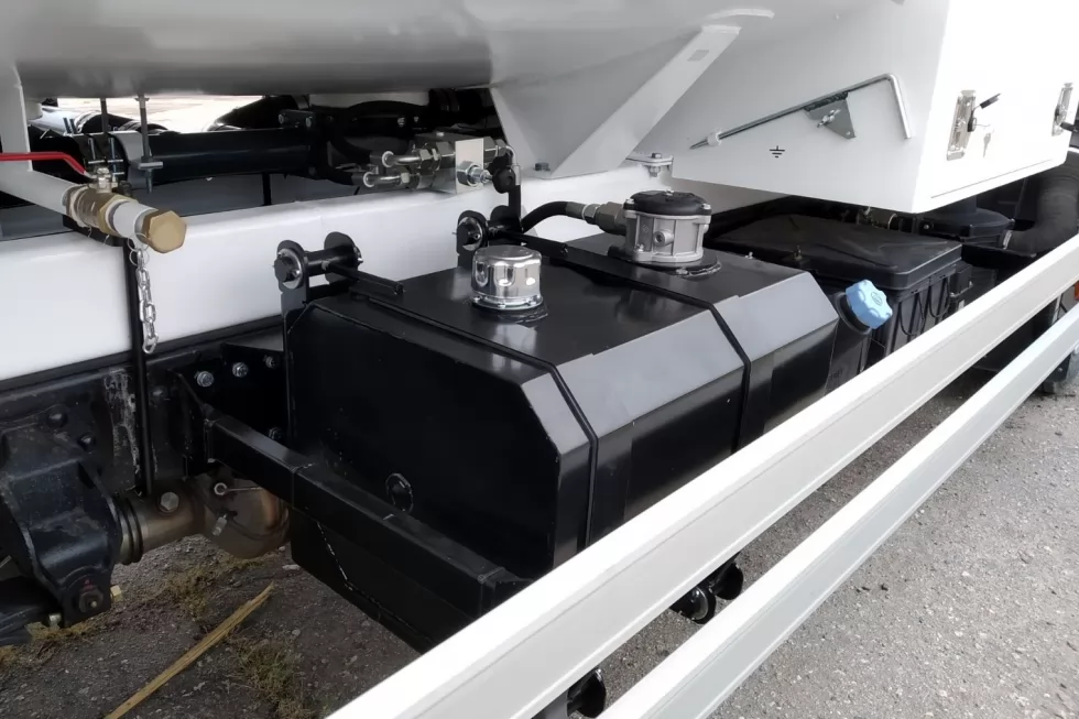 Топливозаправщик Техкомплект установлен на шасси FOTON, фото 4