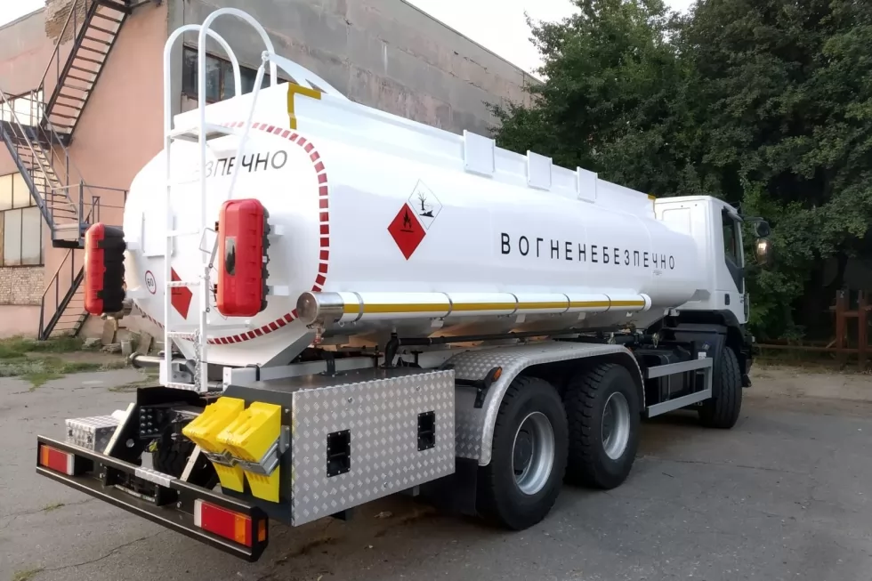 автоцистерна на базе шасси iveco trakker