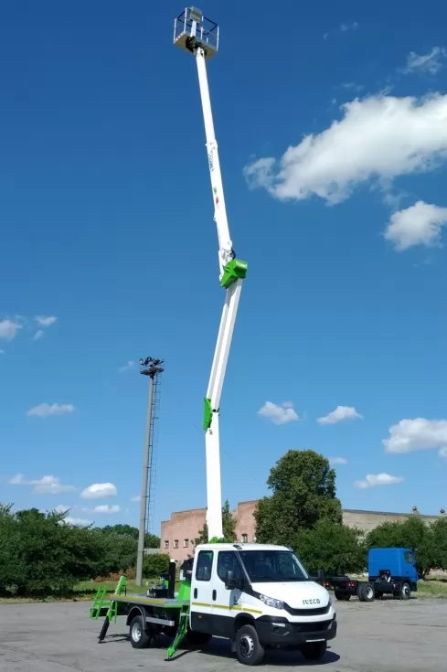 Здолбуновские коммунальщики приобрели автогидроподъемник COMET с комбинированной стрелой, фото 2