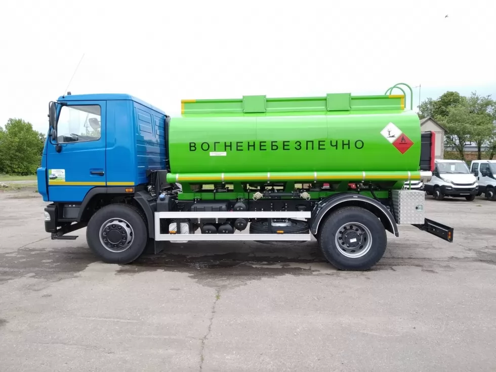 Очередная партия топливозаправщиков отправляется к своему покупателю, фото 4