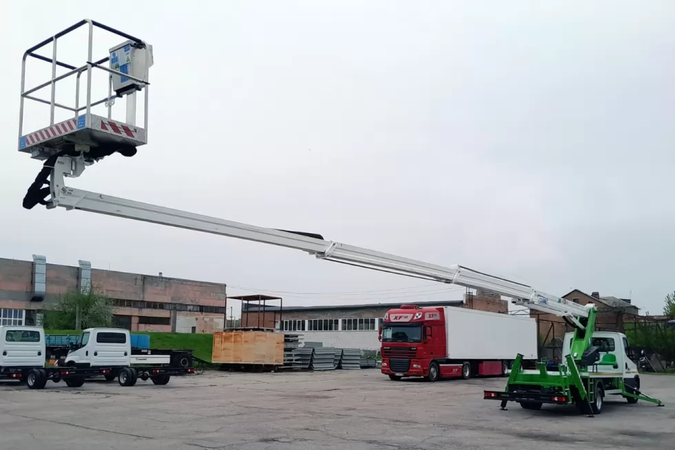 На одном из химзаводов Полтавской области будет работать новая автовышка COMET с высотой 24 м, фото 1