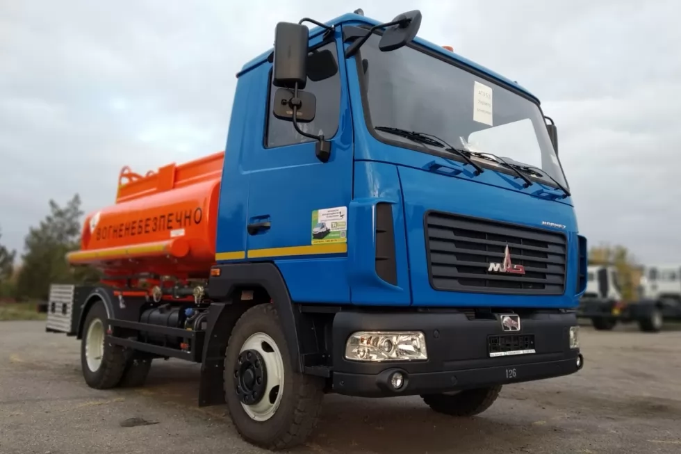 Сделан очередной автотопливозаправщик на базе МАЗ - новые цветовые сочетания, фото 7