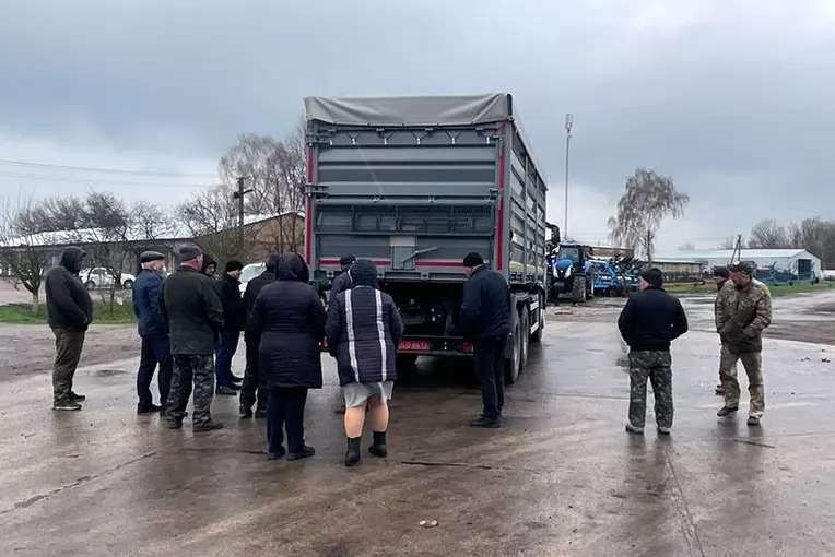 Зерновозы AGRiLine на базе SITRAK поехали работать к своим новым владельцам, фото 1