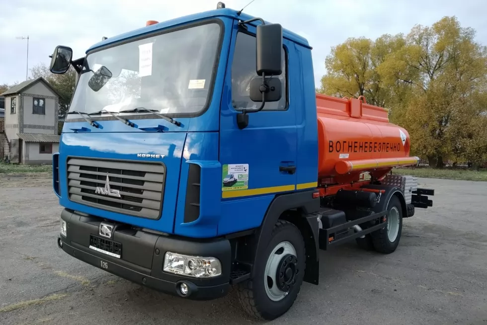 Сделан очередной автотопливозаправщик на базе МАЗ - новые цветовые сочетания, фото 8