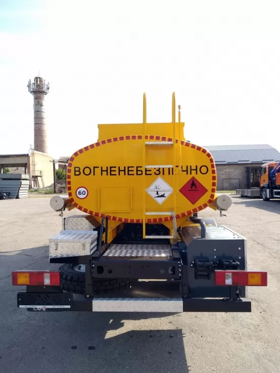 Изготовлен новый бензовоз с дополнительным ящиком для хранения шланга  , фото 9