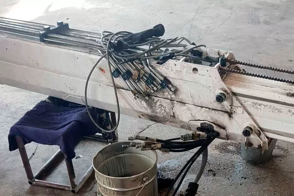 Выполнен капитальный ремонт 28-метровой автовышки Socage, фото 2