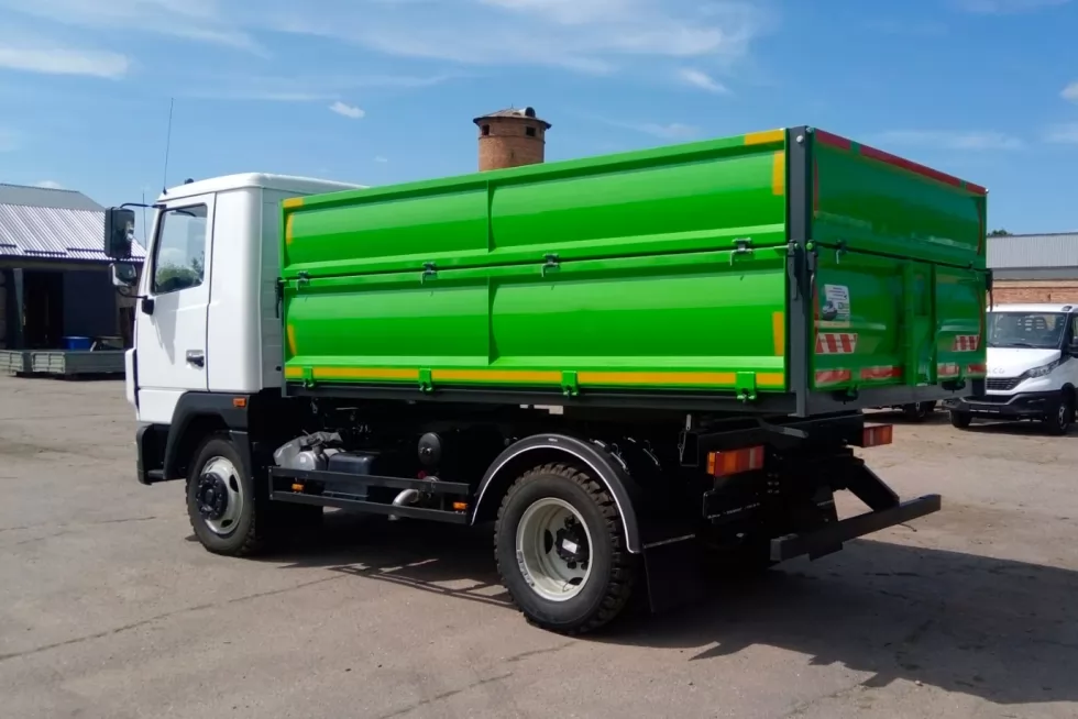 Два самосвала отправятся работать в Харьковскую область, фото 1