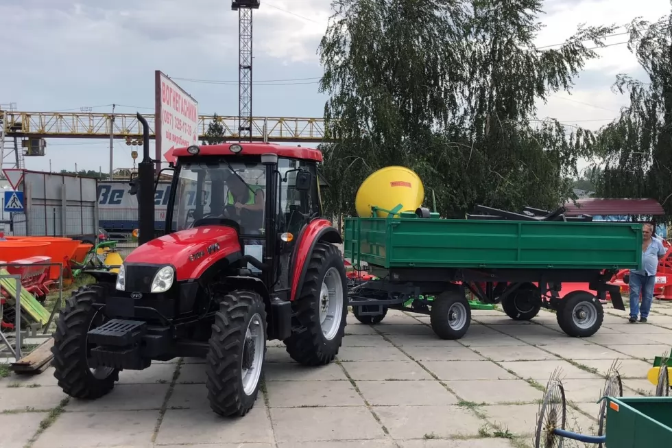 Отгрузили столичным коммунальщикам трактор с прицепом и навесным оборудованием, фото 16
