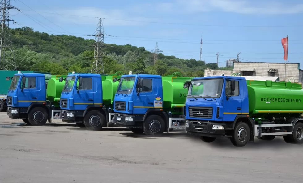 Очередная партия топливозаправщиков отправляется к своему покупателю, фото 10