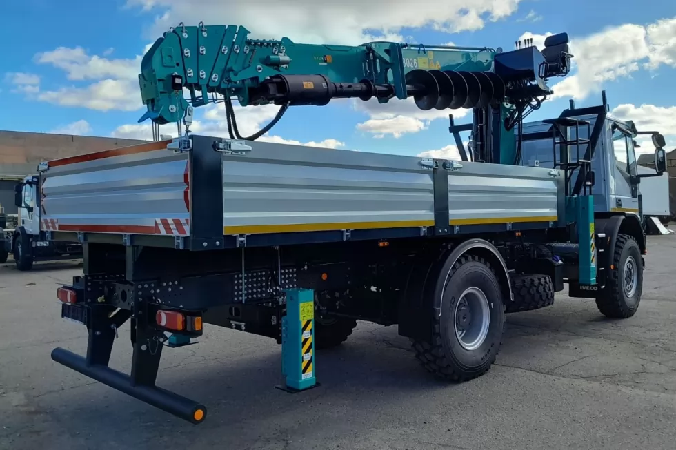 бортові платформи з вмонтованим КМУ