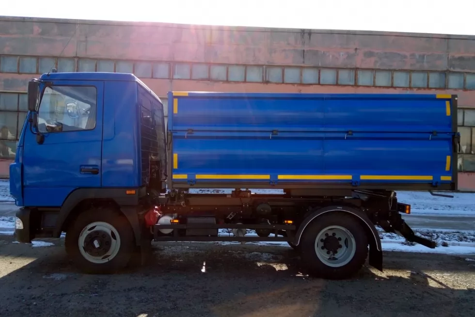 Сделан очередной фирменный самосвал 5 т на давальческом грузовом шасси, фото 1