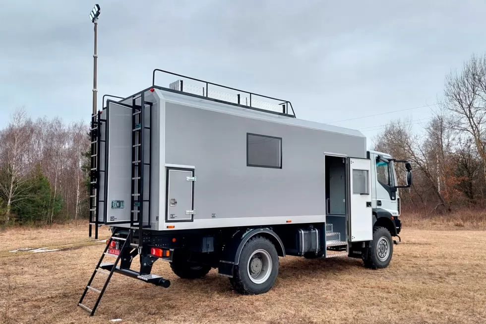 бригадный автомобиль на базе шасси iveco
