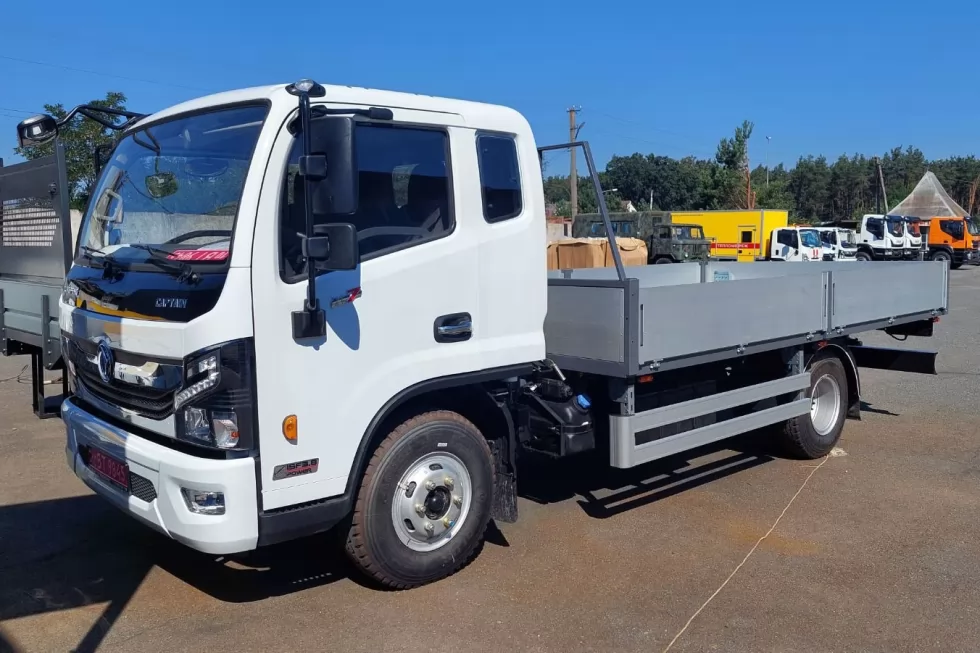 На базе DONGFENG изготовлена партия бортовых платформ с защитой кабины от смещения груза, фото 4