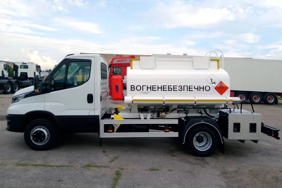Готовятся к отгрузке два автотопозаправщика APZ-4.0 на IVECO Daily 70c16, фото 2