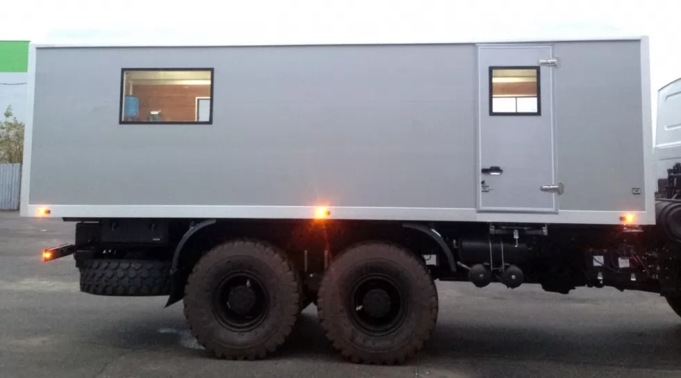 Дом на колесах - Техкомплект выпустил бригадные автомобили с жилым комплексом, фото 2