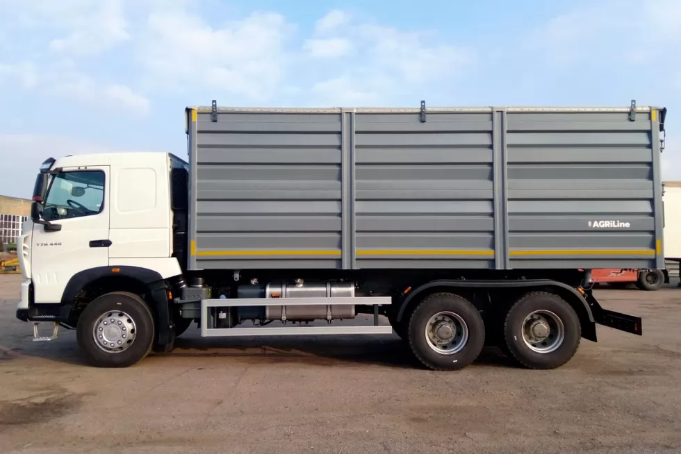 Изготовлен зерновоз AGRiLine-30 на новой модели базового шасси, фото 1