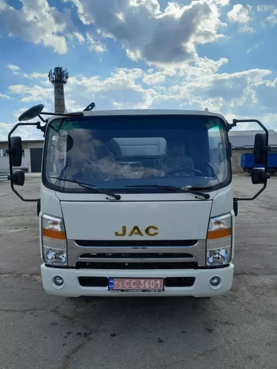 Для изготовления фирменного самосвала впервые использовали новую модель шасси JAC N90, фото 8