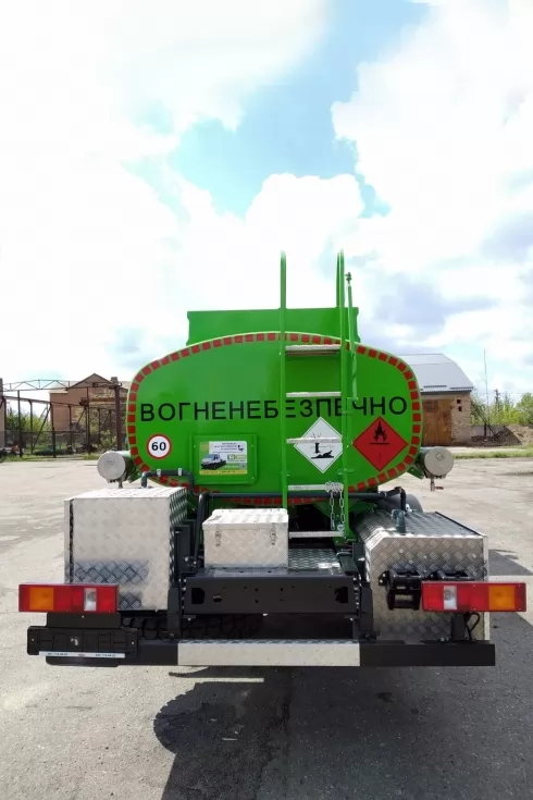 В стандартную модель 5,5-кубового автотопливозаправщика МАЗ-4371 добавлен дополнительный конструктив, фото 9