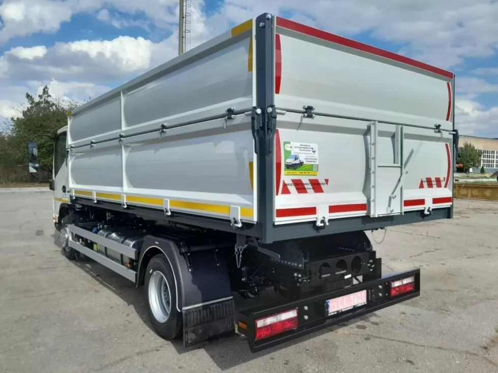 Для изготовления фирменного самосвала впервые использовали новую модель шасси JAC N90, фото 5