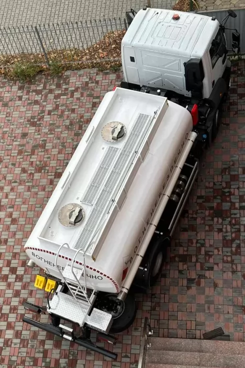 Партия из трех автотопливозаправщиков изготовлена для ведущей аграрной компании, фото 2