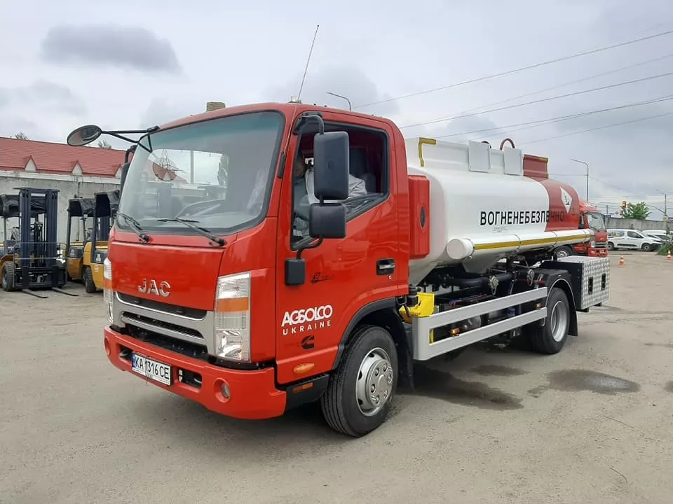 Славдорстрой приобрел еще один автотопливозаправщик 5 м <sup loading=