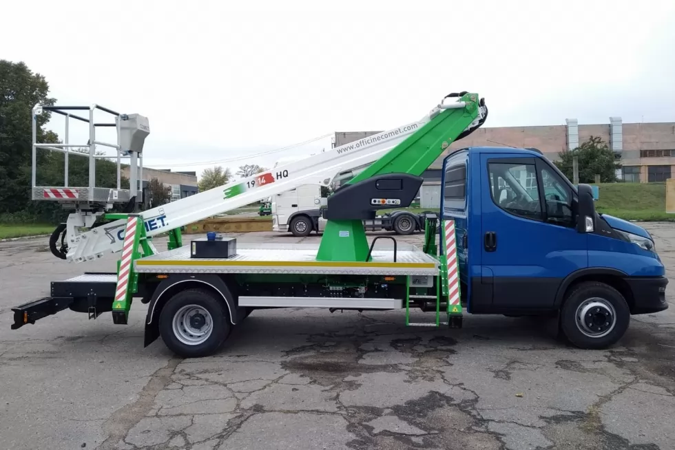 Изготовлены две 18-метровые автовышки Comet на базе IVECO Daily, фото 7