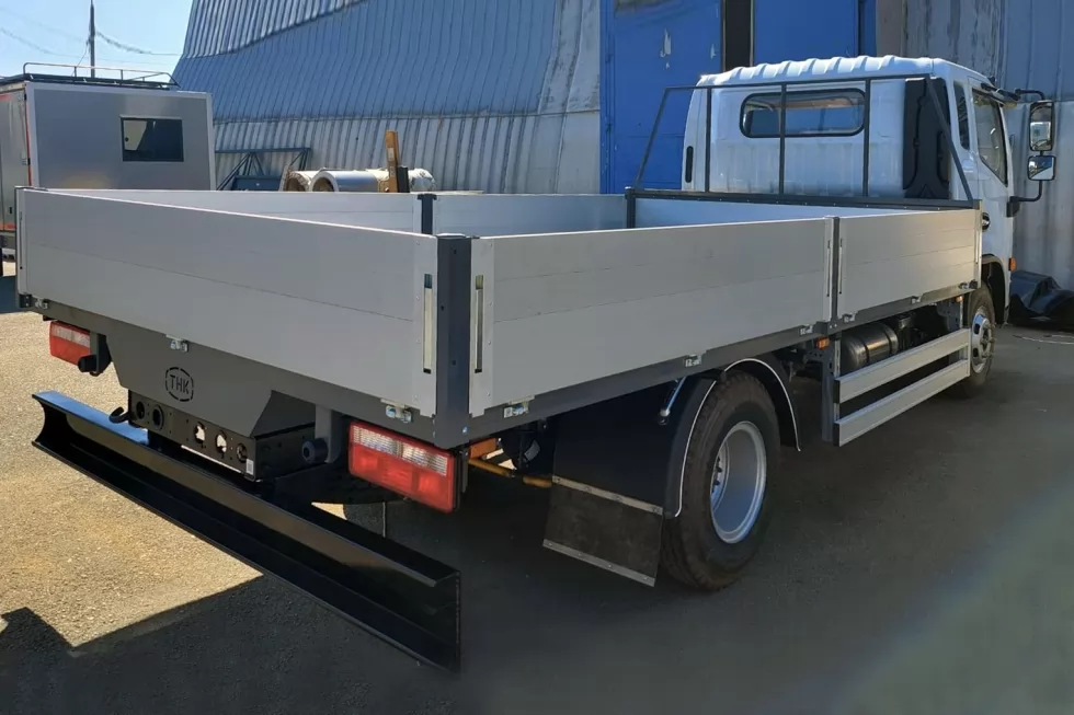 На базе DONGFENG изготовлена партия бортовых платформ с защитой кабины от смещения груза, фото 5