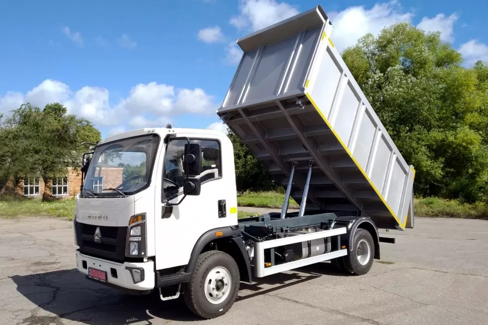 Чим відрізняється самоскид від вантажівки