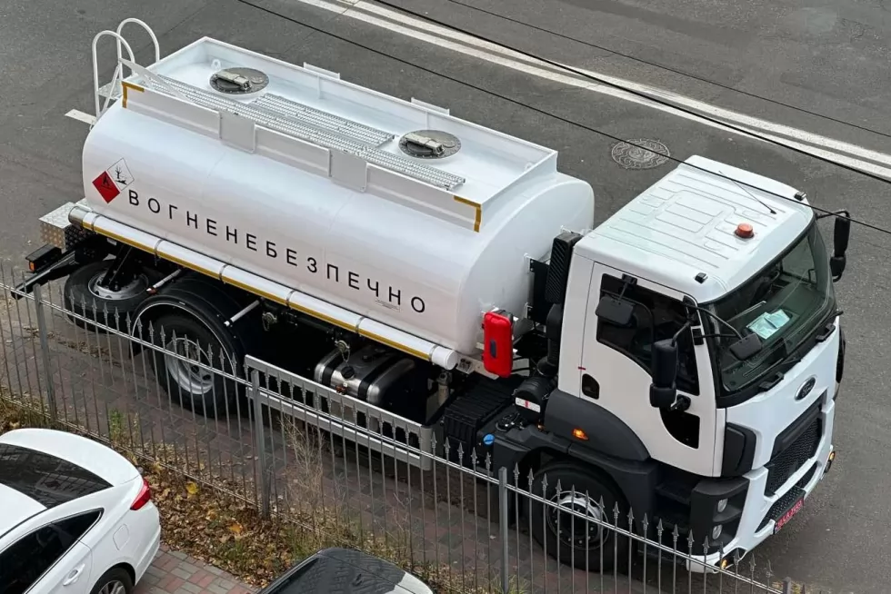 Партия из трех автотопливозаправщиков изготовлена для ведущей аграрной компании, фото 12