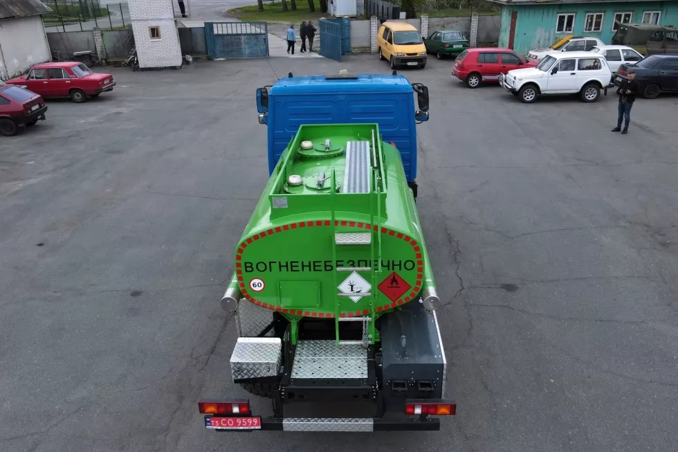 На Винничину отправился работать очередной новый автотопливозаправщик МАЗ 5,5 м <sup loading=