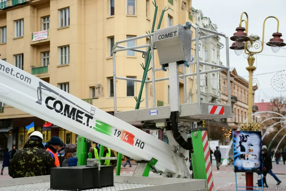 Украинские города готовятся к новогодним праздникам с помощью спецтехники Техкомплект, фото 2