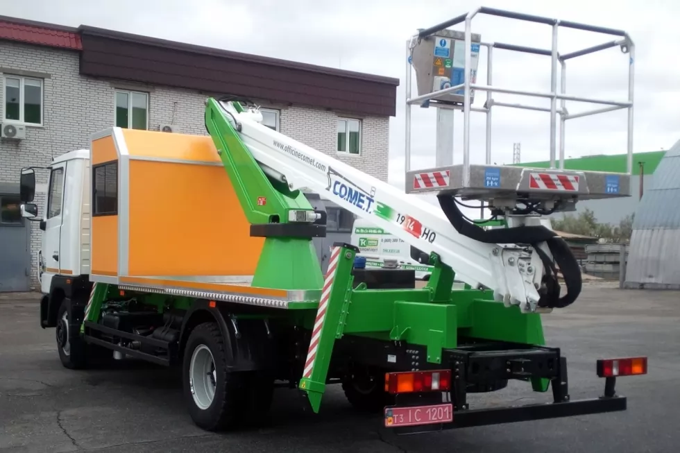 Львовоблэнерго получил автовышку COMET 18 м с дополнительным пассажирским отсеком, фото 1