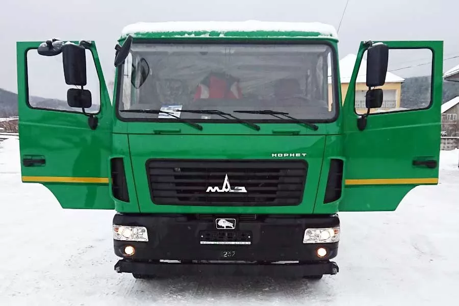 В корпорацию Закарпатьеоблэнерго отправился работать новый бортовой автомобиль МАЗ с КМУ PM, фото 1