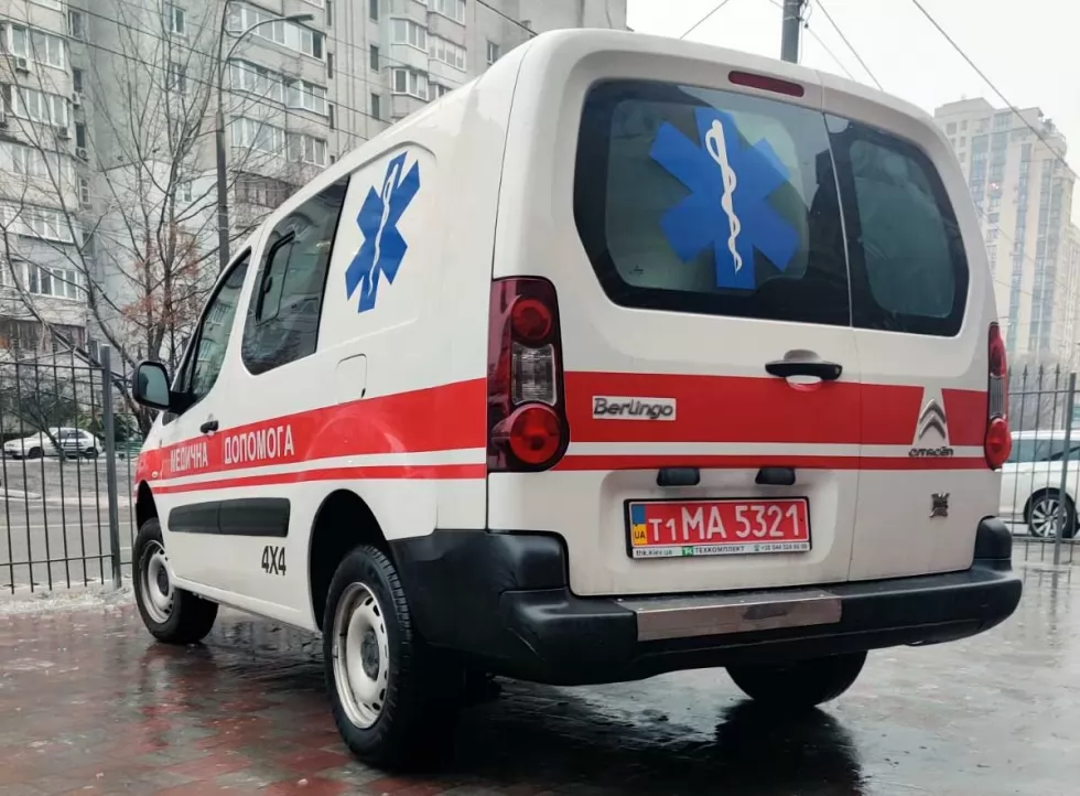В Киевской области на одну скорую помощь стало легче, фото 12