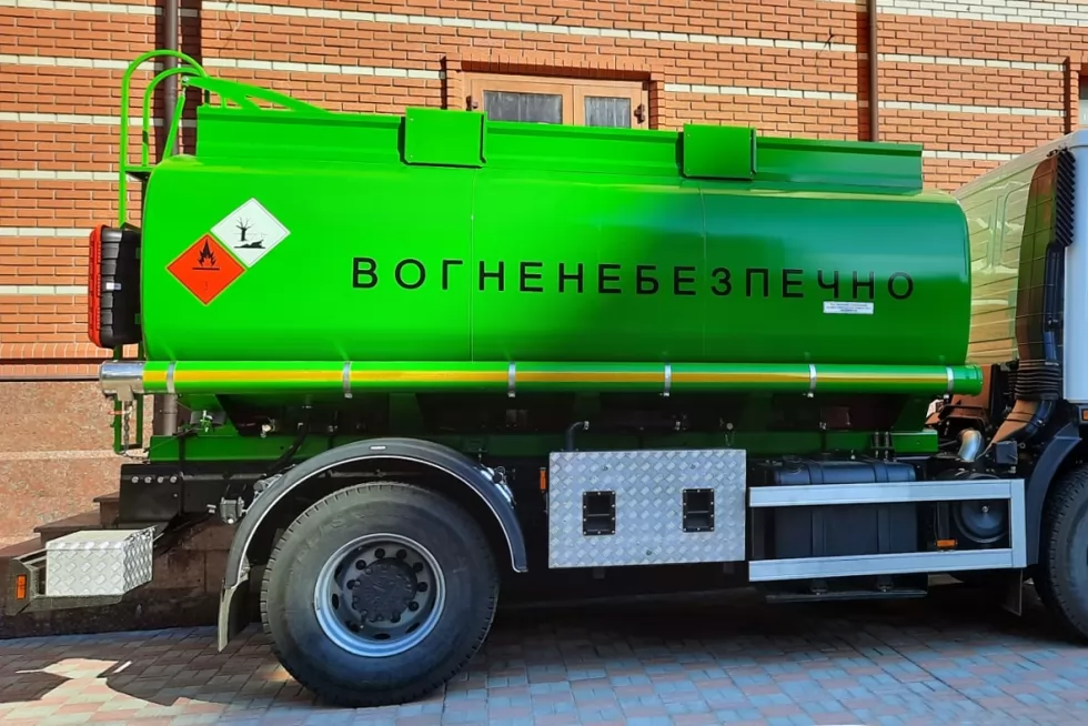 Агропредприятие Донецкой области приобрело фирменные автотопливозаправщик и самосвал, фото 16