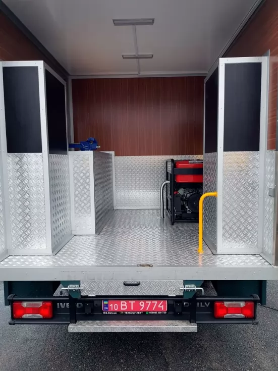 На базе IVECO Daily изготовлена новая аварийно-ремонтная мастерская, фото 10