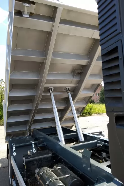 На рынке спецтехники Украины - новый малотоннажный самосвал с задней разгрузкой, фото 3