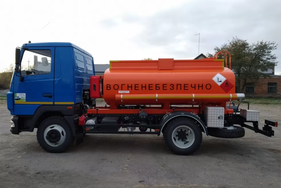 Сделан очередной автотопливозаправщик на базе МАЗ - новые цветовые сочетания, фото 1
