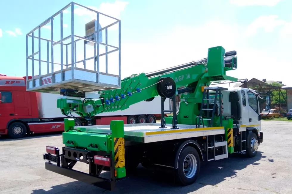 Изготовлена новая 30-метровая автовышка на JAC N120, фото 4