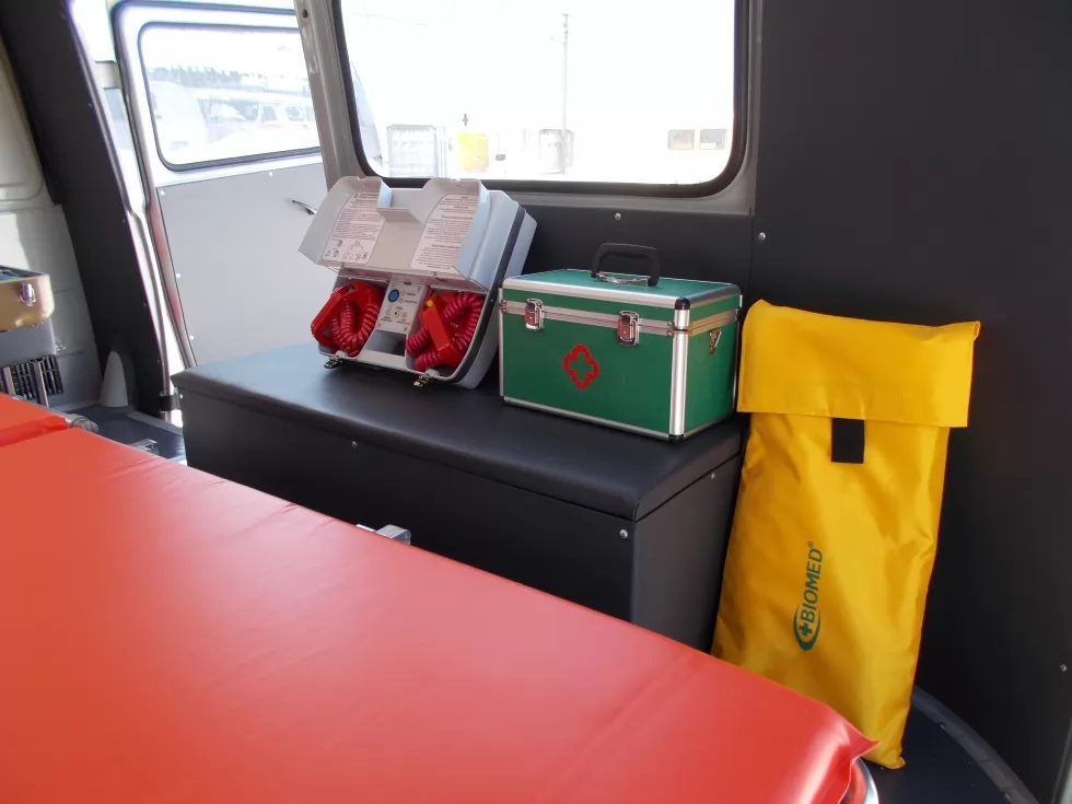 Помогаем медикам - предлагаем полностью укомплектованные санитарные автомобили УАЗ, фото 2