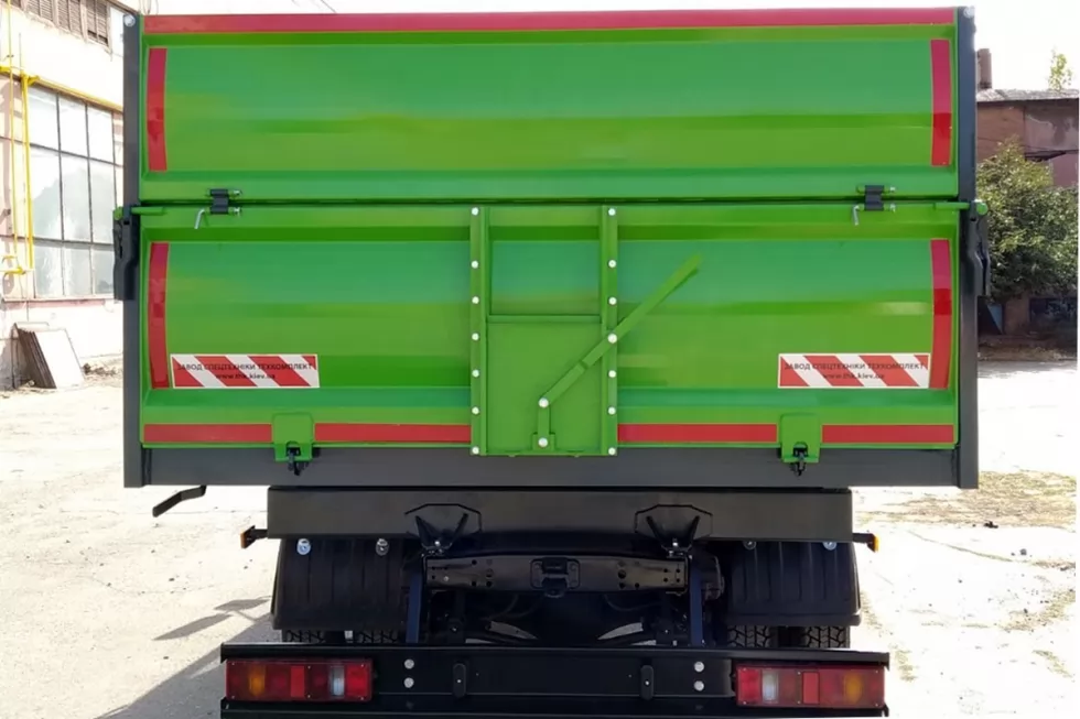 Агропредприятие Донецкой области приобрело фирменные автотопливозаправщик и самосвал, фото 6