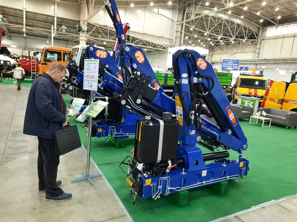 Крани-маніпулятори PM: які нові та популярні моделі були представлені на Комунтех-2020?